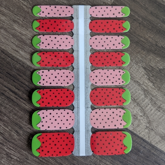 Nail Wraps - Strawberry Dream 🍓 - Picture 1 of 1